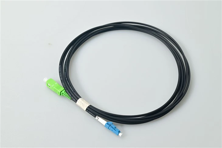 Glasvezelpatchsnoer SC APC NAAR LC UPC Simplex Zwart