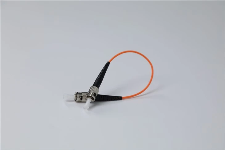 Glasvezelpatchsnoer ST UPC NAAR ST UPC SIMPLEX ORANJE