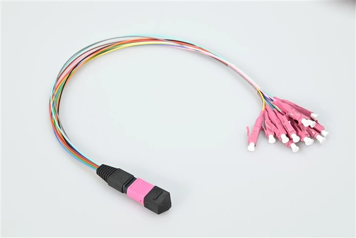 Mpo-lc 12-kern glasvezelpatchkabels OM4